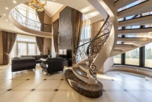 La moglie del mio padrone morente fuggì in un resort – Quando il suo avvocato mi contattò per la villa da 5,3 milioni di dollari, quasi svenni