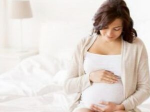 Durante la mia ultima visita prenatale, il medico guardò l’ecografia tremando. Mi disse a bassa voce: «Devi andartene di qui e lasciare tuo marito».