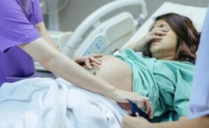 Dopo un parto difficile mio marito disse che dovevo pagare da sola le spese, perché i medici avevano fornito un servizio a me: ecco la lezione che gli ho dato…