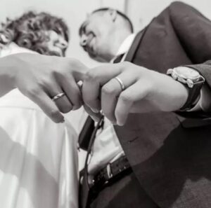Mio marito portò a casa una “seconda moglie” — Accettai, ma la mia unica condizione lo lasciò senza nulla