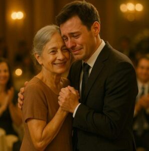 Al Matrimonio, il Figlio Umiliò Sua Madre — Ma Poi Lei Prese il Microfono…