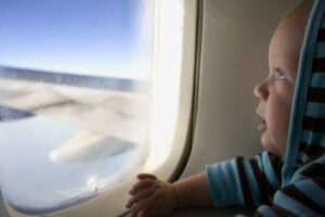 Due sorelle nere respinte in prima classe – La chiamata del padre ferma tutto l’aeroporto…
