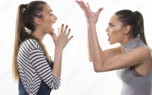 Dopo che mia sorella spruzzò il profumo negli occhi di mio figlio, mia madre rise: «Beh, se adesso è cieco, almeno non noterà più di essere un peso».