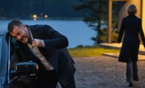 La mia famiglia pensava che fossi solo una vecchietta quando li avvertivo che la fidanzata di mio nipote era una truffatrice. Mi ignorarono. Al matrimonio mi abbracciò e sussurrò: “Questa fortuna ora è mia, vecchietta.”