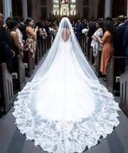 Mio padre, ormai lontano e quasi estraneo, si rifiutò di ballare con me al mio matrimonio, umiliandomi davanti a tutti per compiacere la sua nuova moglie. Si sedette, soddisfatto di sé, certo di detenere tutto il potere…
