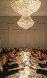 «Posso suonare per un piatto di cibo?» Una bambina senzatetto di dodici anni chiede di “suonare in cambio di un pasto” in un ristorante di lusso – la domanda fa ridere tutta la sala, ma alla prima nota il silenzio cala come magia