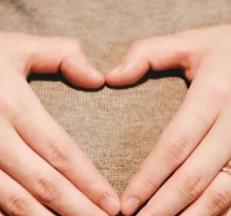 A 55 anni sono diventata di nuovo mamma e pensavo che i miei figli adulti sarebbero stati felici per me. Invece di congratularsi, hanno iniziato a giudicarmi: così ho dovuto dare loro una lezione…