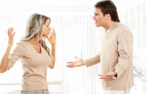 «Ancora una volta vedrò uno dei tuoi eternamente affamati nipoti nel nostro appartamento, e chiederò il divorzio! Hai capito?»