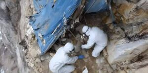 Gli infermieri lo chiamavano senzatetto e non volevano vederlo, ma il medico, vedendo l'uomo, urlò loro contro e ordinò loro di preparare un intervento chirurgico