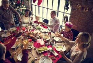 Durante la cena di Natale, mia suocera improvvisamente schiaffeggiò mia figlia di cinque anni.