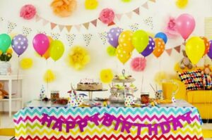 Durante una festa di famiglia, una madre solleva il telefono per scattare una foto al figlio… ma in un istante diventa pallida: sullo schermo compare un messaggio che le fa tremare le mani.