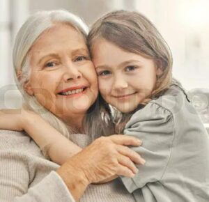 Mio figlio. Mio unico figlio. Si alzò in piedi durante una gala di beneficenza, davanti a duecento persone eleganti, e decise di… mettere all’asta il mio tempo per un dollaro. Un solo, misero dollaro. Poi...