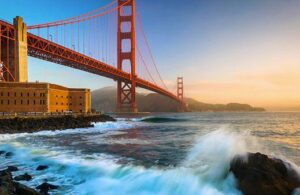 Una giovane donna con il cuore spezzato stava sul ponte del Golden Gate, in lacrime, quando per errore compose un numero sbagliato. Non immaginava che dall’altra parte della linea ci sarebbe stato un miliardario romantico ....