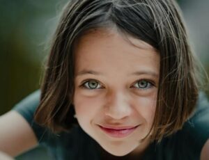 Tornata a casa, ho scoperto che mia figlia, mio marito e tutte le loro cose erano spariti – l’AirTag indicava l’aeroporto