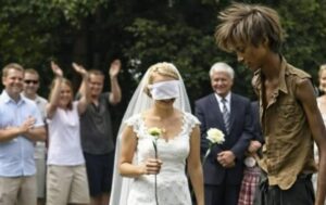 Mia figliastra è stata chiusa in un armadio durante la cerimonia del suo matrimonio e quando hanno scoperto chi l'ha fatto e perché...