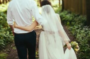 Mia figliastra è stata chiusa in un armadio durante la cerimonia del suo matrimonio e quando hanno scoperto chi l'ha fatto e perché...