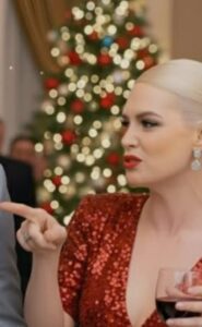Un Natale Inaspettato....“Non ho una mamma… posso passare un giorno con te, signora?” La voce tremava, fragile come cristallo, ma piena di una dolce insistenza.