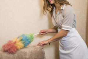 La figlia della donna delle pulizie urtò per caso il direttore generale e, all’improvviso, gli disse: «Vuole conoscere un segreto?»