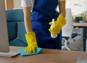 La figlia della donna delle pulizie urtò per caso il direttore generale e, all’improvviso, gli disse: «Vuole conoscere un segreto?»