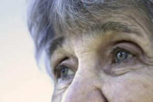 Sono tornata a casa dal lavoro, e mio figlio mi ha abbracciata, ha iniziato a piangere e a dire che non voleva più restare con la nonna: sono rimasta sconvolta nel scoprire il motivo