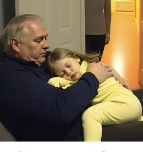 Ogni notte mio marito lasciava il nostro letto per dormire nella stanza di nostra figlia. All’inizio non ci feci troppo caso. Mi dicevo che ero io a essere troppo sensibile, troppo protettiva, troppo segnata dal passato.