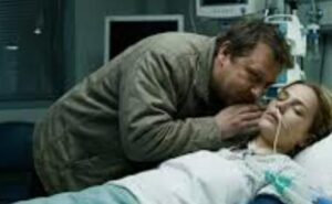 Quando i medici lo informarono che a sua moglie probabilmente restavano solo tre giorni di vita, si chinò sul suo letto d'ospedale e, mascherando la sua soddisfazione con un sorriso freddo, sussurrò: "Presto, tutto ciò che possiedi sarà mio."