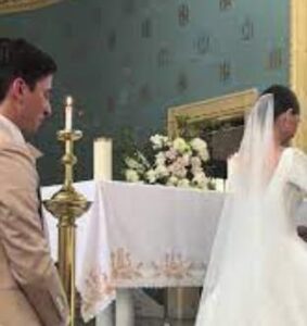 Mi ha definito il suo piano pensionistico e ho trasformato il nostro matrimonio nel suo peggior incubo. Pensava che stessi percorrendo la navata per dirgli "Lo voglio". In realtà, stavo percorrendo la navata per porre fine alla nostra relazione...