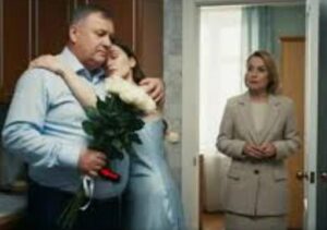 Dopo trent’anni di matrimonio, mio marito se ne andò per una donna più giovane: sei mesi dopo tornò implorando il mio perdono, ma io sapevo fin dall’inizio che quel giorno sarebbe arrivato e avevo preparato per lui un “regalo” speciale.
