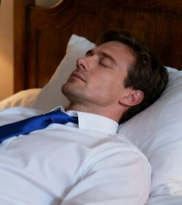 Finse di Dormire per Testare la Sua Timida Cameriera