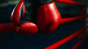 Un bullo scolastico ha umiliato una povera studentessa davanti a tutta la scuola e l'ha minacciata, senza sapere chi fosse veramente e cosa gli sarebbe successo un secondo dopo