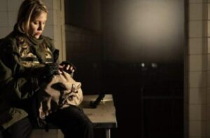 Mia sorella rise a cena: «Vi presento il mio fidanzato, Ranger». Scherzò sul mio uniforme. Ma quando vide la toppa della task force, si bloccò, si mise sull’attenti e ringhiò: «Maya, smettila. Sai cosa significa?»