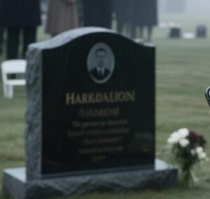 Il funerale di mio marito era inquietantemente silenzioso.