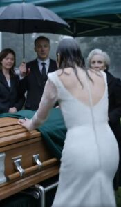 La sposa non corse nel cimitero per dire addio.
