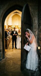 La mattina dopo il matrimonio, io e mio marito stavamo già preparando le valigie per la luna di miele quando ho ricevuto una telefonata dall'ufficio anagrafe: "Ci dispiace, abbiamo ricontrollato i vostri documenti... dovete venire a vedere tutto di persona. Venite da soli e non dite una parola a vostro marito..."