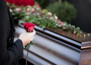 «Basta… il tuo cancro mi ha stancato.» Lo disse senza alzare la voce, quasi con fastidio, come se stesse parlando di qualcosa di insignificante.