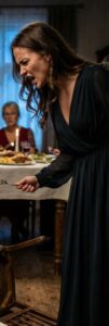 Tutto il giorno avevo preparato la cena per la famiglia. Quando finalmente mi sedetti sulla sedia accanto a mio marito, sua figlia mi spinse e ringhiò: «Questo posto appartiene a mia madre».