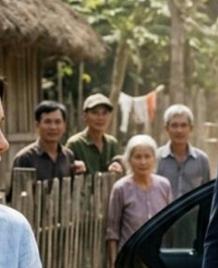 Il ritorno di un uomo dopo dieci anni sconvolge una donna e svela i segreti dimenticati del villaggio.