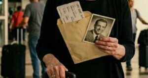 Al funerale di mio marito, i miei figli hanno ereditato case, automobili e una fortuna di cui ignoravo l'esistenza, poi mi hanno consegnato una sola busta piegata dicendomi che il Costa Rica era "perfetto per una donna della mia età".