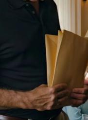Erano passate appena quattro settimane dal matrimonio di mia figlia quando ricevetti una telefonata inattesa. Dall’altra parte della linea c’era la fotografa della cerimonia.