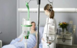 Stavo combattendo contro il cancro ed ero ricoverata in ospedale da settimane quando un giorno la mia figlioletta mi disse improvvisamente: "Mamma, i dottori ti stanno dando le medicine sbagliate".