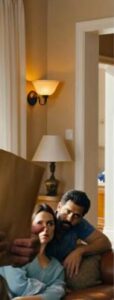 Erano passate appena quattro settimane dal matrimonio di mia figlia quando ricevetti una telefonata inattesa. Dall’altra parte della linea c’era la fotografa della cerimonia.