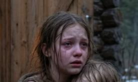 Mi chiamo Clara, e avevo soltanto dieci anni quando la donna che mio padre aveva sposato dopo la morte di mia madre ci cacciò di casa nel cuore dell’autunno.