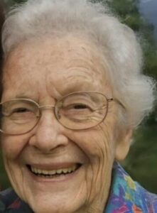 Mia nonna fece finta di essere diventata sorda per mettere alla prova tutta la nostra famiglia — e non dimenticherò mai le espressioni sui volti dei parenti quando ci riunimmo per la lettura del testamento