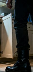 Mio marito era tornato dal viaggio di lavoro un giorno prima del previsto. Ricordo ancora il momento in cui ho controllato il telefono, due volte di fila, convinta di aver letto male il messaggio.