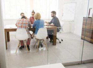 Sono stata licenziata perché ho il cancro. Ma quello che è successo in ufficio una settimana dopo ha scioccato la dirigenza, le risorse umane e persino me...