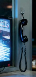 Il giorno dopo il nostro matrimonio, il direttore del ristorante mi ha chiamato e mi ha detto: "Abbiamo ricontrollato le riprese delle telecamere di sicurezza. Devi vederle tu stessa". Per favore, vieni da sola. E non dire niente a tuo marito...