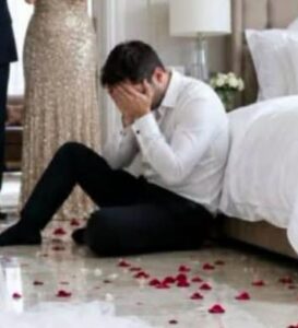 Nella prima notte di nozze la sposa gridò, e la suocera irruppe nella stanza. La trovò tremante sul pavimento, mentre suo figlio sussurrava: «Ha dovuto pagare».
