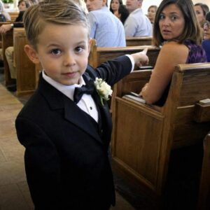 Adottai un bambino silenzioso dopo aver perso i miei figli. Non avrei mai immaginato che, il giorno del mio matrimonio, proprio quel bambino avrebbe parlato per la prima volta… e avrebbe distrutto ogni certezza che avevo costruito sulla persona che stavo per sposare.