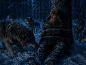 I teppisti hanno legato stretto il povero guardaboschi a un albero e lo hanno lasciato solo nella foresta per la notte: quando è calata l'oscurità, un branco di lupi lo ha circondato, ma poi è successo qualcosa di veramente terrificante