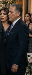 L’uomo d’affari che fece arrestare la moglie durante il matrimonio rimase in silenzio… ma quando lei mostrò le prove, tutta la sua famiglia crollò